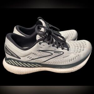 Brooks Sneakers women’s size9 GUC